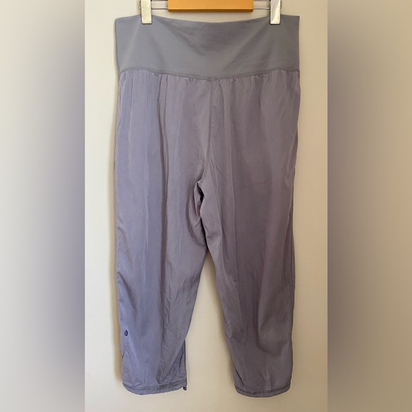 Lululemon Post Power Crop Fossil Grey Size 8 Gorpcore Lagenlook - Picture 9 of 14